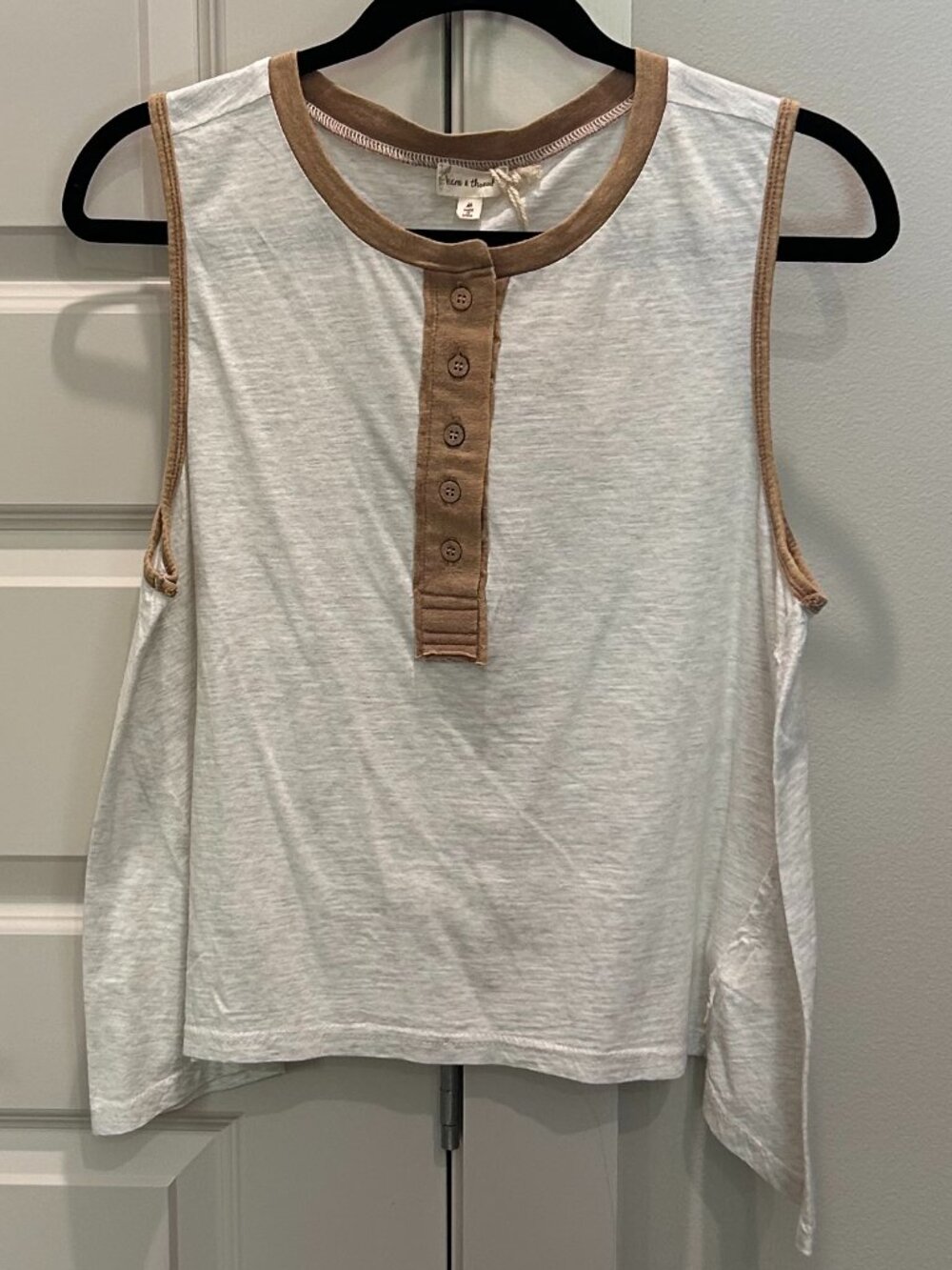 Hem & Thread Sleeveless Shirt